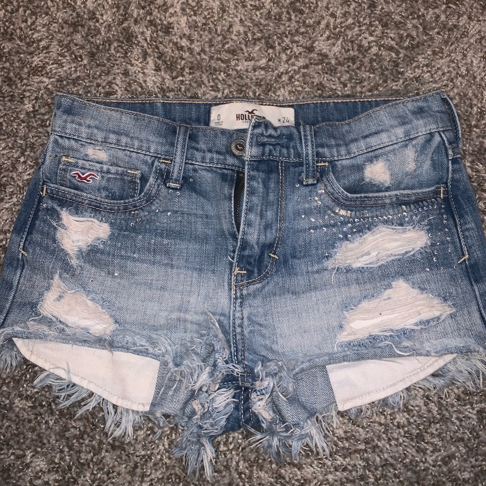 High waisted jean shorts with rime-stones